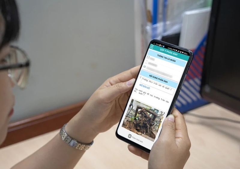 Về việc phản ánh hát karaoke gây ô nhiễm tiếng ồn của quán Hiền Phương khóm Bà Điều. Kể từ khi người dân phản ánh thì vẫn y nguyên như vậy. Vậy người dân chỉ muốn hỏi là gây ô nhiễm âm thanh xử lí như thế nào? Đã trao đổi trực tiếp và lên phường nhiều lần nhưng vẫn y như vậy. Không có hướng xử lí. Vậy nên xin phường ra văn bản lí do không xử lí được để chúng tôi tiếp tục gửi ở cấp cao hơn, theo đúng quy trình . Xin Cảm ơn